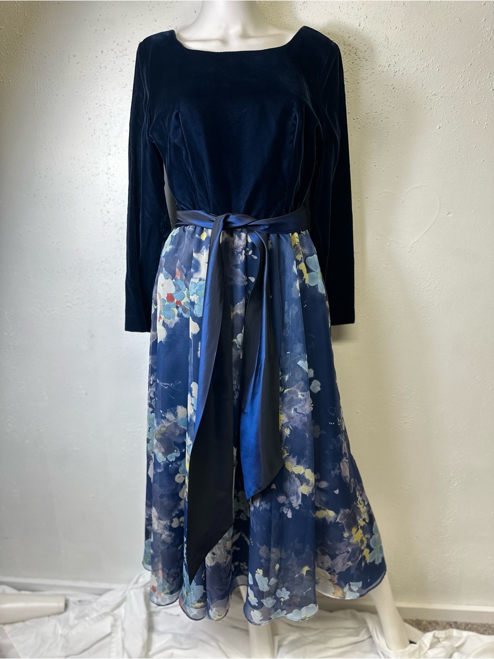 Women's Navy Velvet Bodice Floral Skirt Dress with Sash